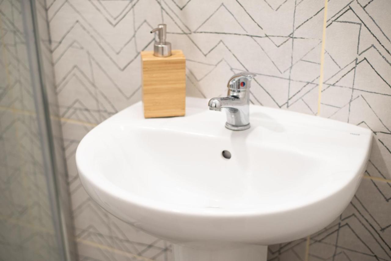 By Port Vell Rooms Barcelona Ngoại thất bức ảnh